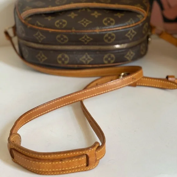 Louis Vuitton Blois Monogram Crossbody Bags π - Picture 9 of 14